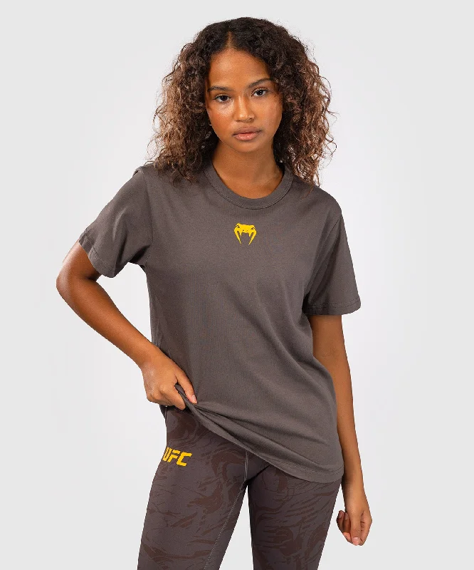 T-shirt à Manches Courtes pour Femmes UFC Fusion by Venum Fight Week - Marron Terrestre Faux Fur Fabric Real Fur Fabric Shearling Fabric T-shirt à Manches Courtes pour Femmes UFC Fusion by Venum Fight Week - Marron Terrestre Faux Fur Fabric Real Fur Fabric Shearling Fabric