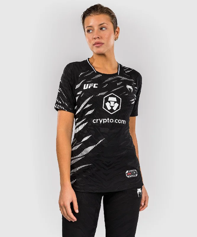 T-shirt Dry-Tech pour Femmes UFC Fusion by Venum Authentic Fight Night - Noir Solid Color Striped Floral T-shirt Dry-Tech pour Femmes UFC Fusion by Venum Authentic Fight Night - Noir Solid Color Striped Floral