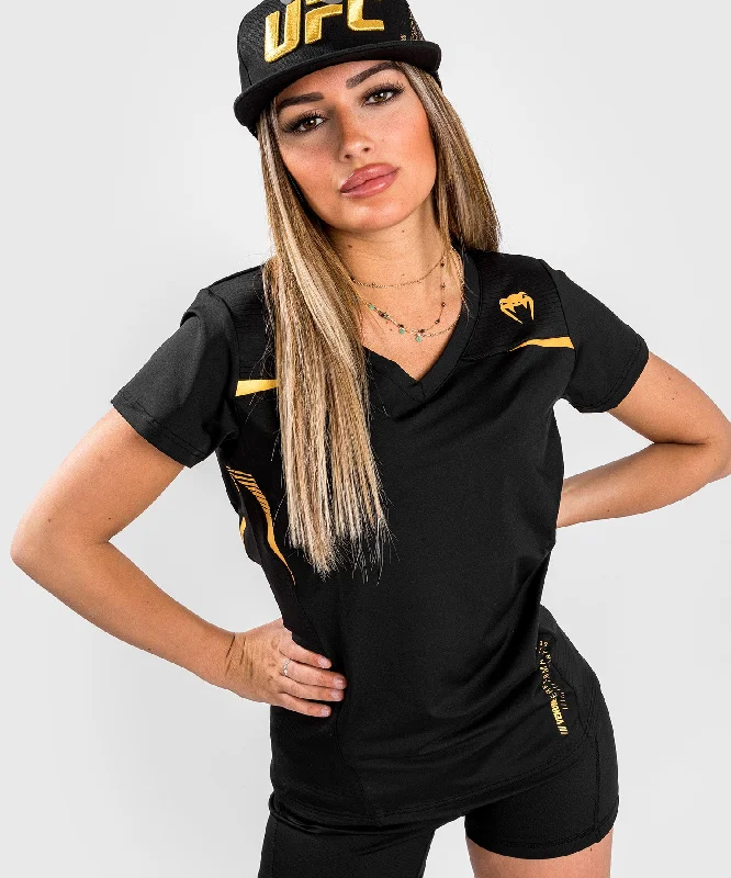 T-shirt Dry Tech Venum Tempest 2.0 – Pour Femmes - Noir/Or Solid Color Striped Floral T-shirt Dry Tech Venum Tempest 2.0 – Pour Femmes - Noir/Or Solid Color Striped Floral