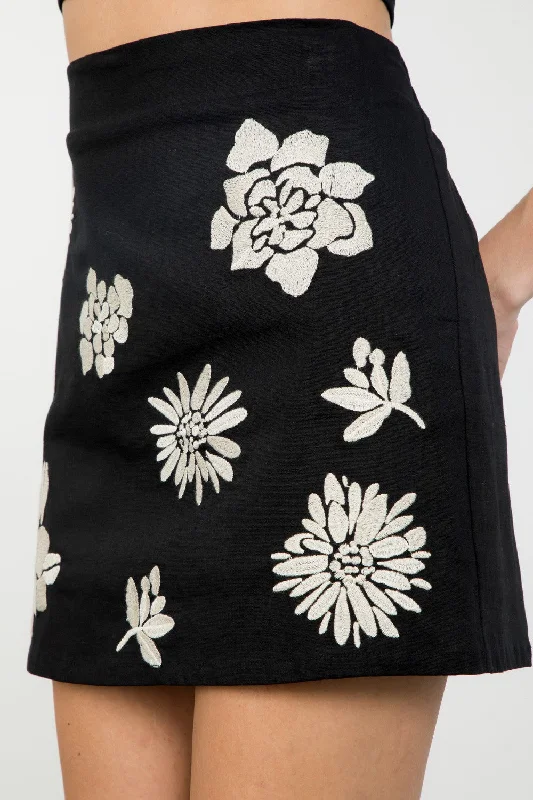 EDEN EMBROIDERED MINI SKIRT lightweight skirt design