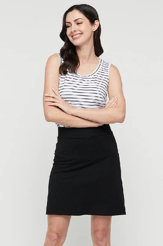 Essential Skirt - Black leather skirt bold