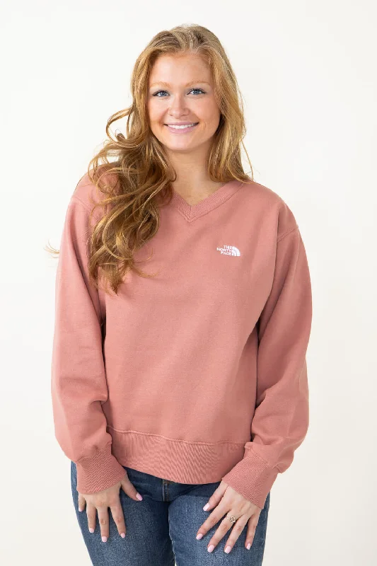 The North Face Evolution V-Neck Sweatshirt for Women in Mauve | NF0A86UQ-NXQ Hoodie Crop Top Short Trendy The North Face Evolution V-Neck Sweatshirt for Women in Mauve | NF0A86UQ-NXQ Hoodie Crop Top Short Trendy